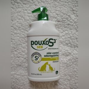 *NWT* DouxoS3 Odor Control Sebo-regulating Shampoo Dogs & Cats 16.9 fl.oz.